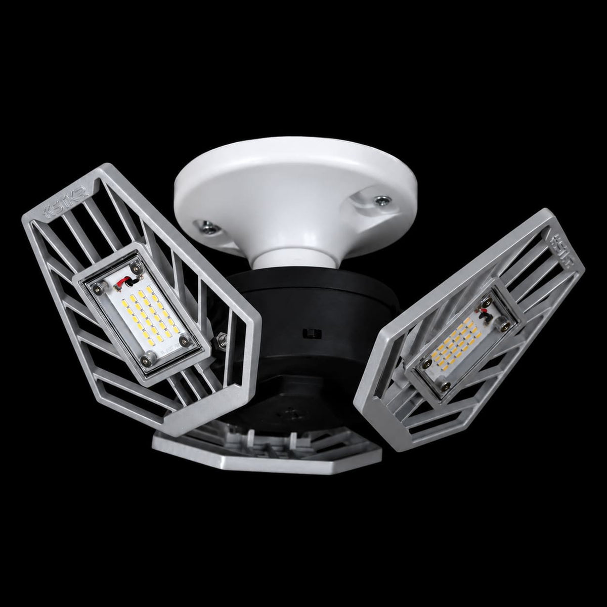 TRiLIGHT 2.0 ceiling light with three LED panels angled outward